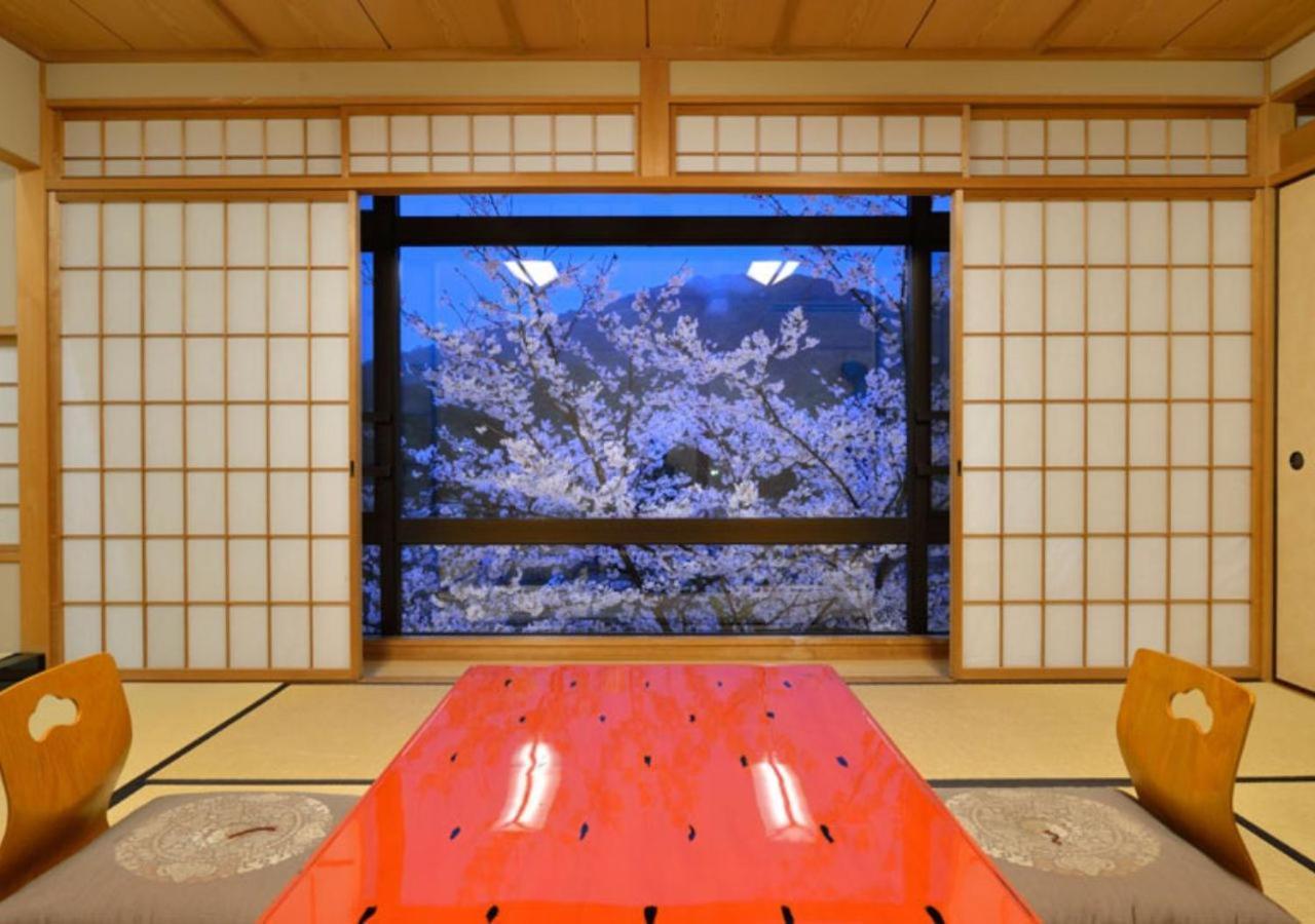 Hanayashiki Ukifune-En Uji Luaran gambar